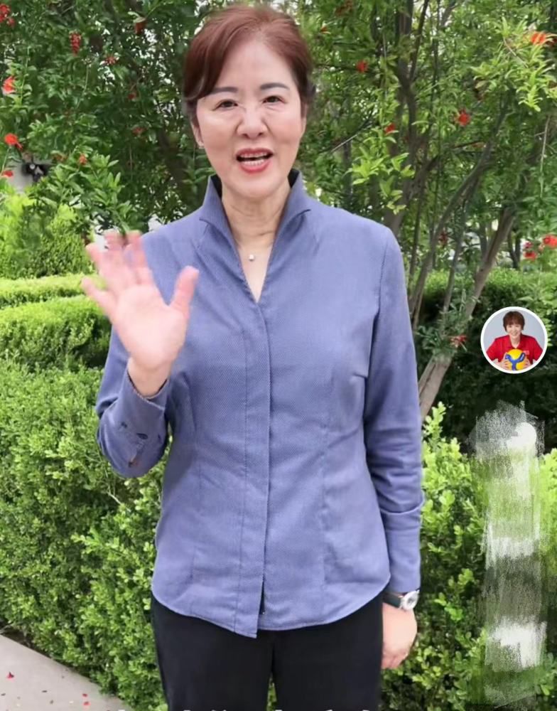 李晓芬不假思索的微笑说道：那个……我就不考虑了磊哥，咱俩确实不太合适……郭磊摆摆手：你别急着拒绝，再想想啊，再想想。